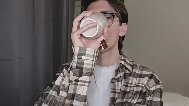 Oliver star boy  online show from 11.08.25