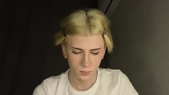Oliver star boy  online show from 05.12.26