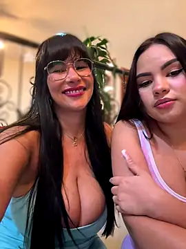 Snapshot of amber_white15 chatting on 11.27.25 amber white15 online show from 11.27.25