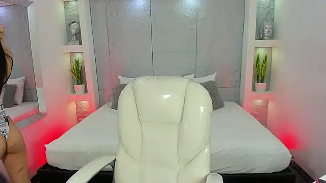 AmyColman  online show from 12.02.25