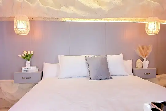 AmyColman  online show from 04.04.26