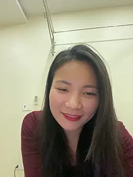 Snapshot of Bee_Yellow00 chatting on 12.20.25 Bee Yellow00 online show from 12.20.25