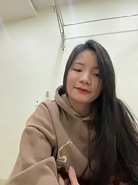 Snapshot of Bee_Yellow00 chatting on 01.06.26 Bee Yellow00 online show from 01.06.26