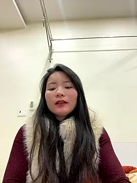 Snapshot of Bee_Yellow00 chatting on 01.07.26 Bee Yellow00 online show from 01.07.26