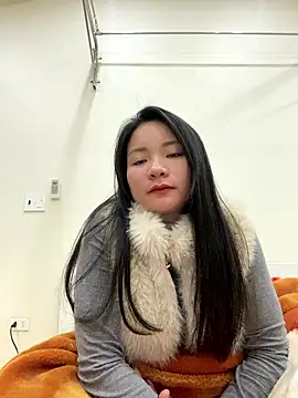 Snapshot of Bee_Yellow00 chatting on 01.08.26 Bee Yellow00 online show from 01.08.26