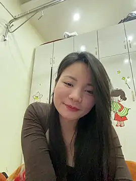 Snapshot of Bee_Yellow00 chatting on 01.14.26 Bee Yellow00 online show from 01.14.26