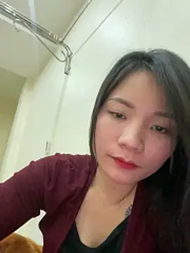 Snapshot of Bee_Yellow00 chatting on 02.02.26 Bee Yellow00 online show from 02.02.26