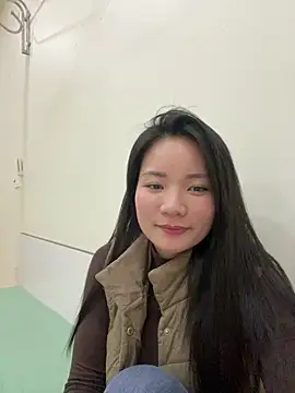 Snapshot of Bee_Yellow00 chatting on 02.06.26 Bee Yellow00 online show from 02.06.26