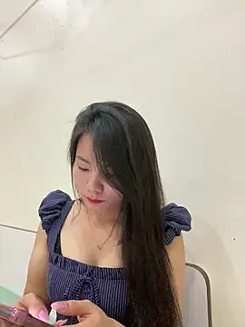 Snapshot of Bee_Yellow00 chatting on 02.07.26 Bee Yellow00 online show from 02.07.26