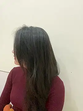 Snapshot of Bee_Yellow00 chatting on 02.11.26 Bee Yellow00 online show from 02.11.26