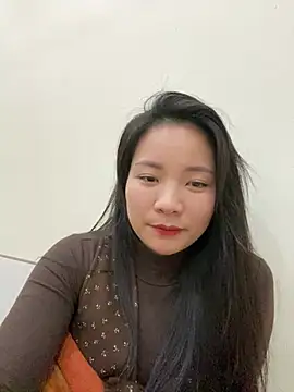 Snapshot of Bee_Yellow00 chatting on 02.13.26 Bee Yellow00 online show from 02.13.26