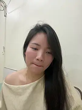 Snapshot of Bee_Yellow00 chatting on 02.14.26 Bee Yellow00 online show from 02.14.26