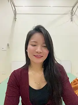 Snapshot of Bee_Yellow00 chatting on 02.25.26 Bee Yellow00 online show from 02.25.26