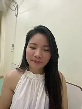 Snapshot of Bee_Yellow00 chatting on 02.26.26 Bee Yellow00 online show from 02.26.26