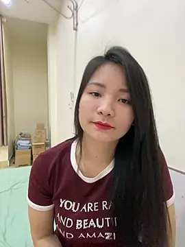 Snapshot of Bee_Yellow00 chatting on 02.27.26 Bee Yellow00 online show from 02.27.26