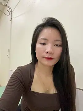 Snapshot of Bee_Yellow00 chatting on 02.28.26 Bee Yellow00 online show from 02.28.26