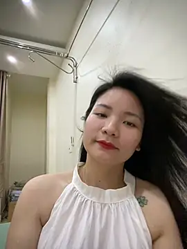 Snapshot of Bee_Yellow00 chatting on 03.02.26 Bee Yellow00 online show from 03.02.26