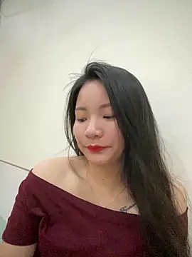 Snapshot of Bee_Yellow00 chatting on 03.03.26 Bee Yellow00 online show from 03.03.26