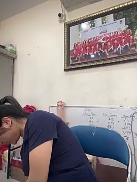 Bee Yellow00 online show from 04.02.26