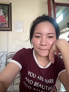 Bee Yellow00 online show from 04.10.26