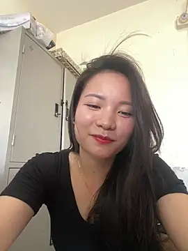 Bee Yellow00 online show from 05.28.26