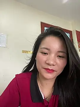 Bee Yellow00 online show from 06.30.26