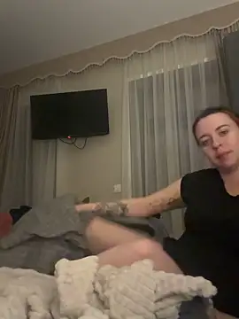 Latexaddictx  online show from 02.27.26