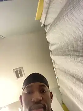 Snapshot of BigDawgStatusBalHarbour chatting on 12.19.25 BigDawgStatusBalHarbour online show from 12.19.25