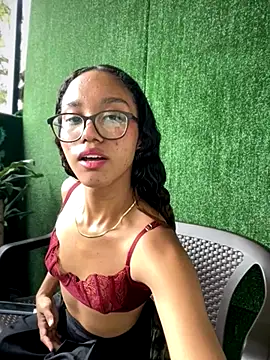 Snapshot of GiselleVice chatting on 12.14.25 GiselleVice online show from 12.14.25