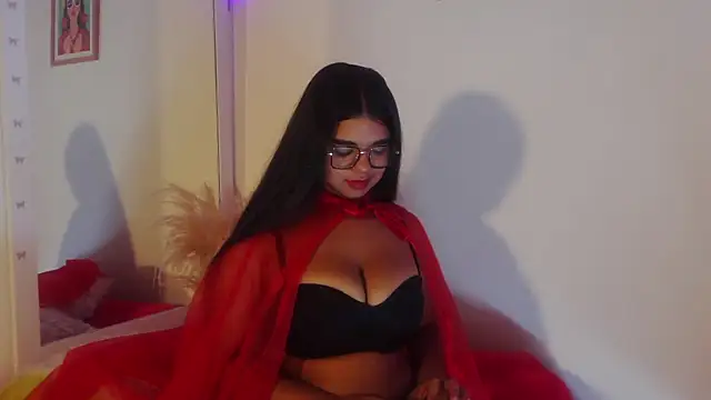 Snapshot of Zafiro_Evans chatting on 11.29.25 Zafiro Evans online show from 11.29.25