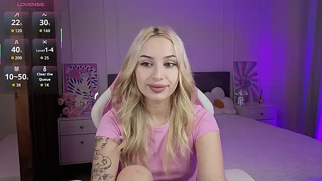 LanaYoung18 online show from 11.12.25