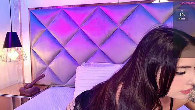 Snapshot of _giggy_2 chatting on 11.30.25 giggy 2 online show from 11.30.25