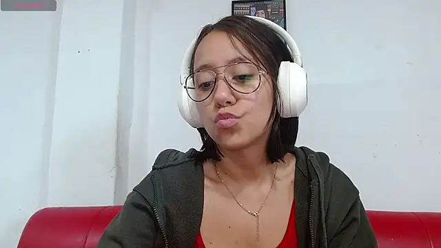 LunaaMorena online show from 05.13.26