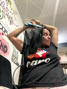 Snapshot of SexyMILF_Co chatting on 11.10.25 SexyMILF Co online show from 11.10.25