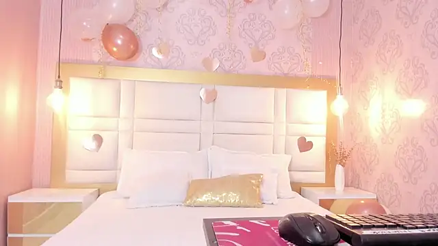 Snapshot of tall_hotgirl chatting on 10.31.25 tall hotgirl online show from 10.31.25