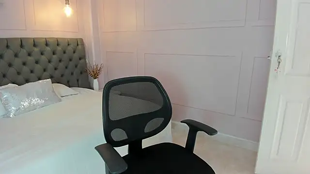 Snapshot of tall_hotgirl chatting on 11.14.25 tall hotgirl online show from 11.14.25