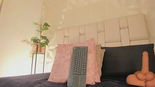 EmilyAllen 1 online show from 02.14.26