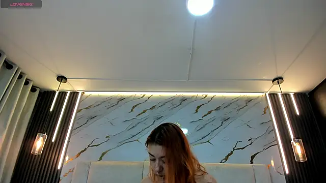 Snapshot of EmilyyRed chatting on 11.13.25 EmilyyRed online show from 11.13.25