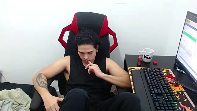 Snapshot of LiamRidesr chatting on 11.03.25 LiamRidesr online show from 11.03.25