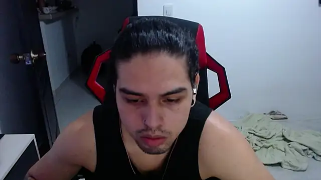 Snapshot of LiamRidesr chatting on 11.29.25 LiamRidesr online show from 11.29.25