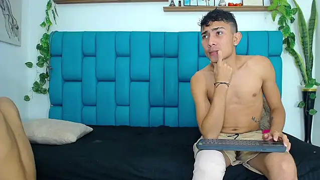 Hot Boys Latinos X online show from 01.05.26