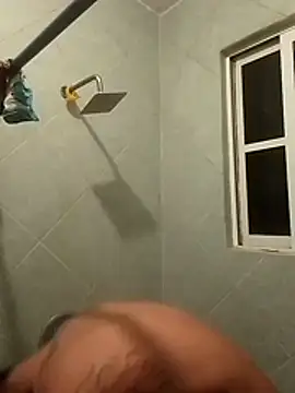 Snapshot of Ojitosbrrr chatting on 11.30.25 Ojitosbrrr online show from 11.30.25