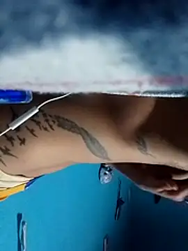 Snapshot of Ojitosbrrr chatting on 12.04.25 Ojitosbrrr online show from 12.04.25