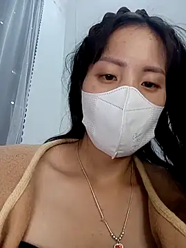 Snapshot of ezabel- chatting on 11.19.25 ezabel- online show from 11.19.25