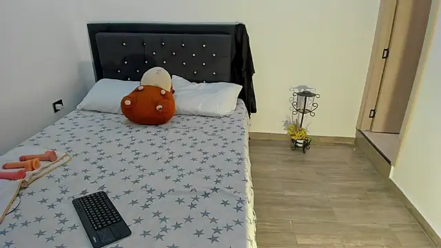 Snapshot of phenixpink22 chatting on 07.31.26 phenixpink22 online show from 07.31.26