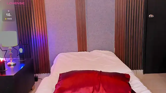 Snapshot of alana_hard_ chatting on 11.11.25 alana hard online show from 11.11.25