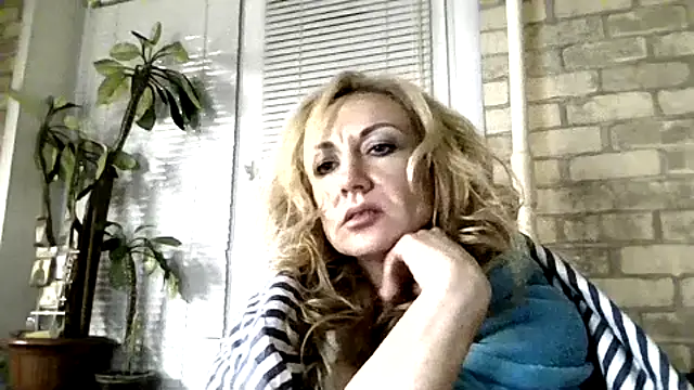 Snapshot of LilaniLoverx chatting on 11.16.25 LilaniLoverx online show from 11.16.25