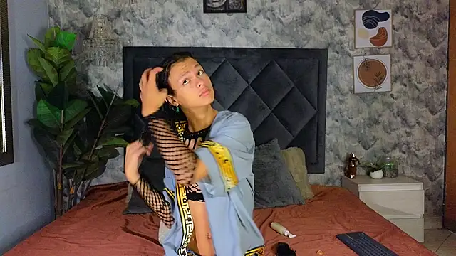 Snapshot of Indi_rave chatting on 11.19.25 Indi rave online show from 11.19.25