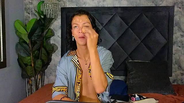 Snapshot of Indi_rave chatting on 11.22.25 Indi rave online show from 11.22.25