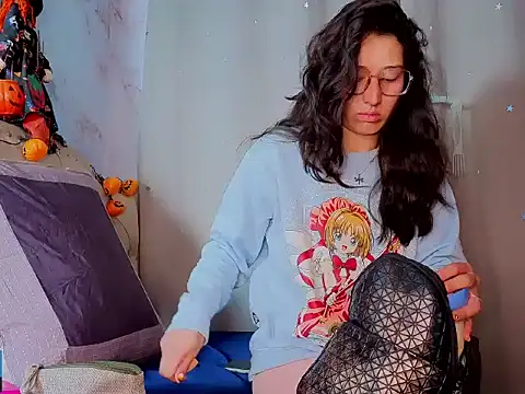 eva delight  online show from 10.29.25